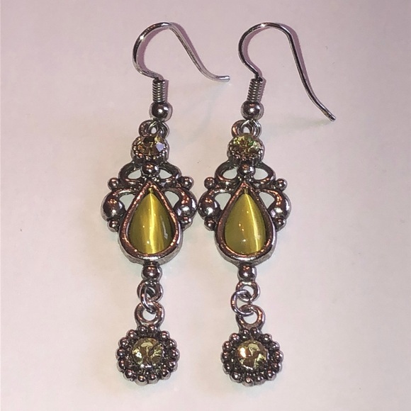 Jewelry - Elegant Silver Tone Green Cat Eye Stone Teardrop Dangle Earrings